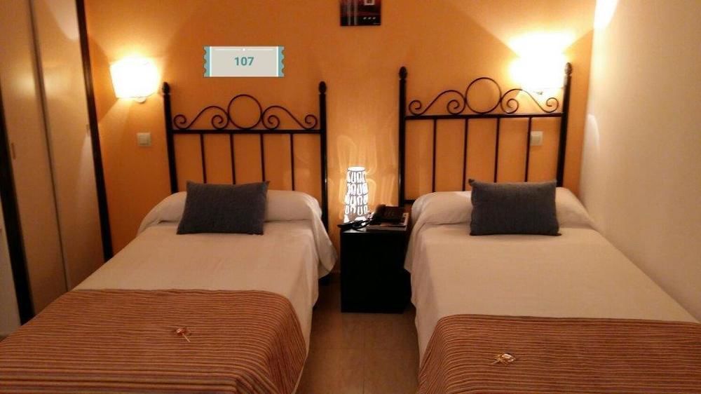 Hostal Mainz 彼德拉拉韦斯 外观 照片