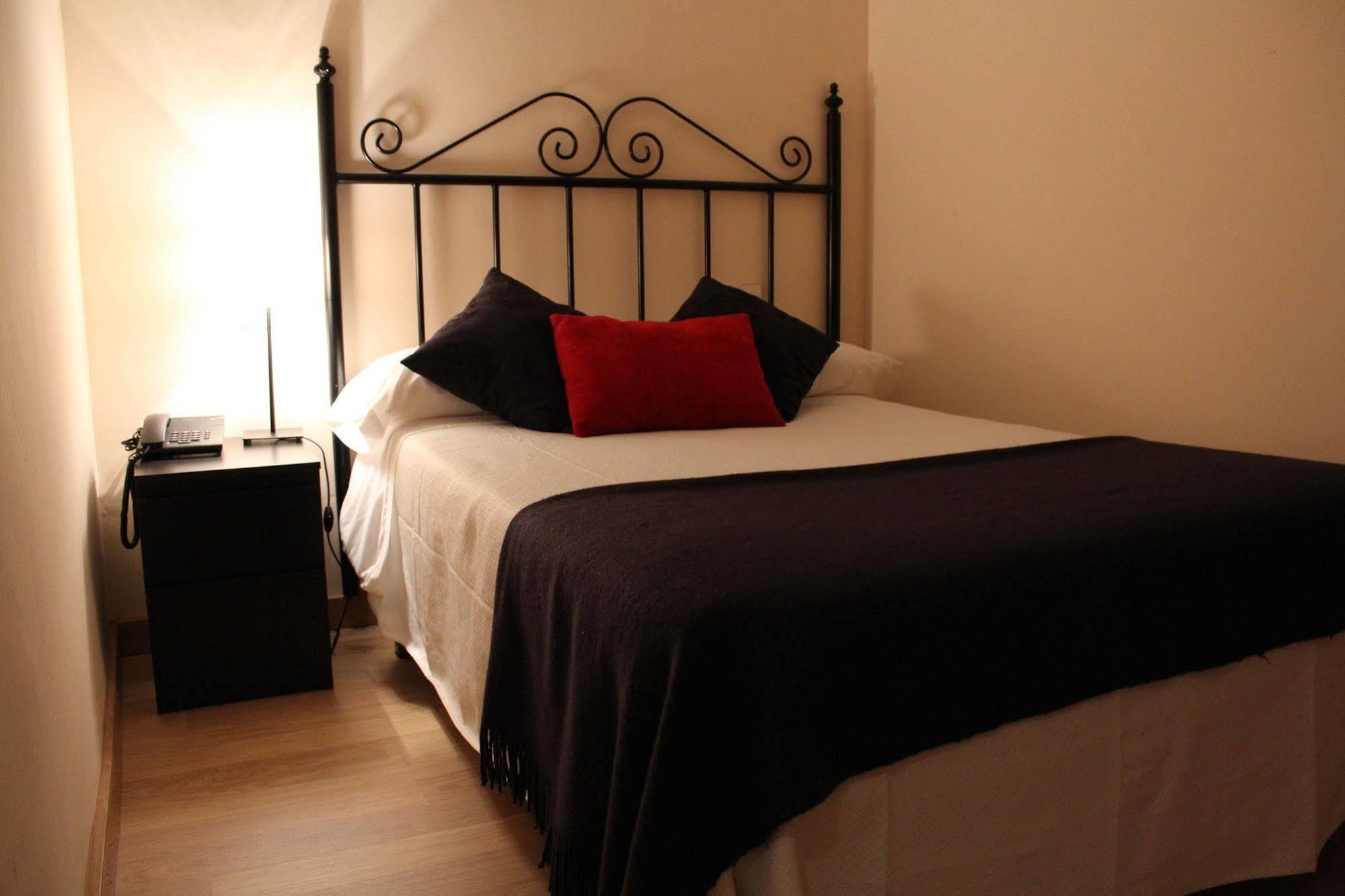 Hostal Mainz 彼德拉拉韦斯 外观 照片