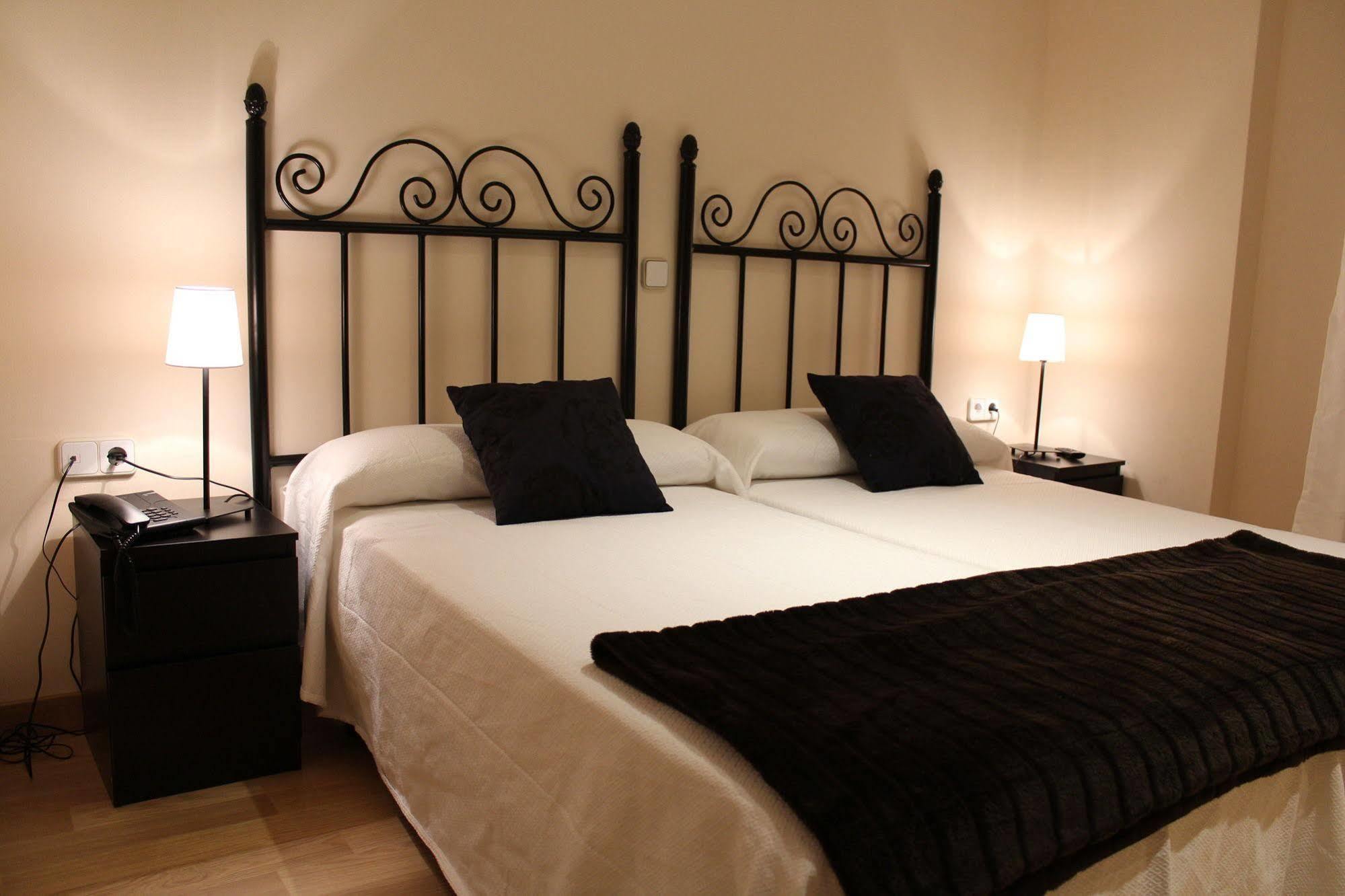 Hostal Mainz 彼德拉拉韦斯 外观 照片