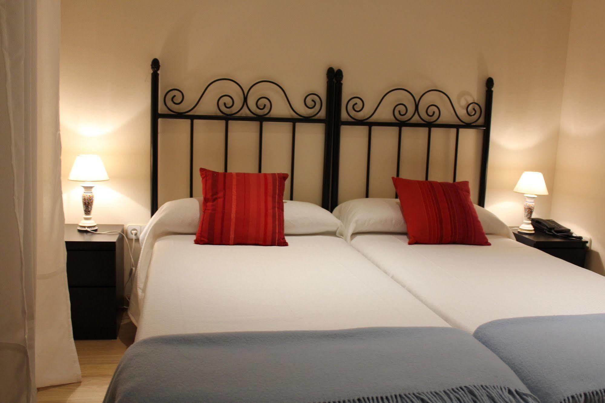 Hostal Mainz 彼德拉拉韦斯 外观 照片